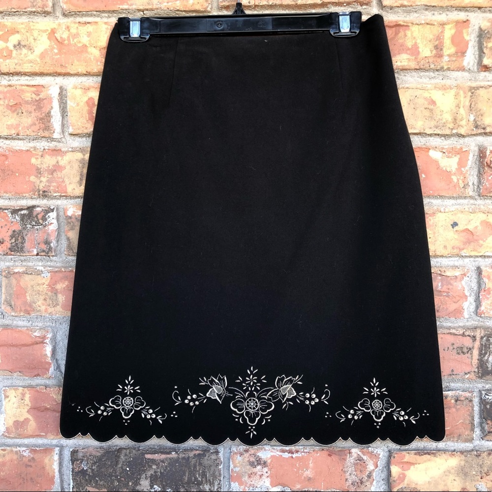 Ann Taylor Black scalloped skirt- lined